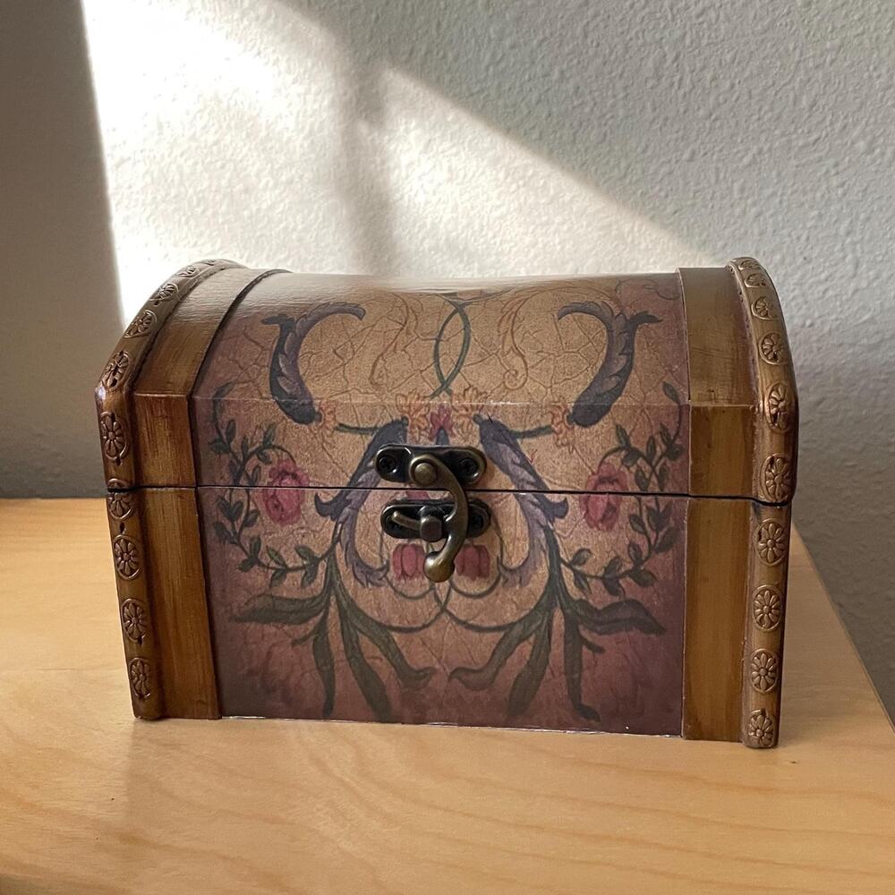 90s vintage treasurechest jewelry trinket box whimsigoth cottagemodern medieval